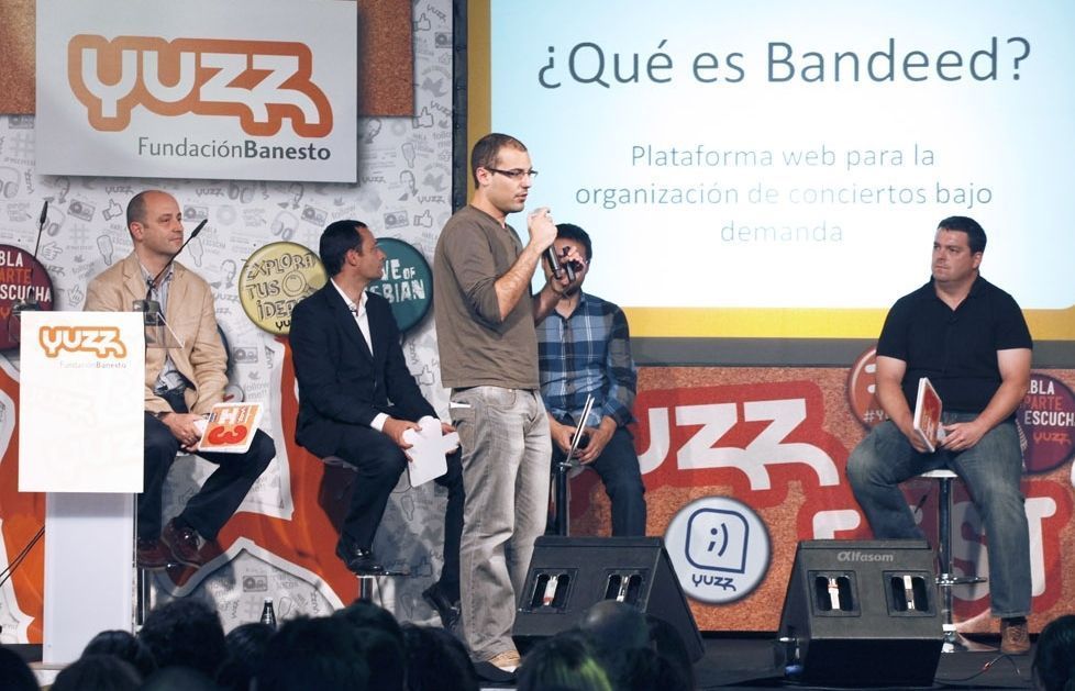 Anxo Armanda exposa el seu projecte  FOTO: Cedida