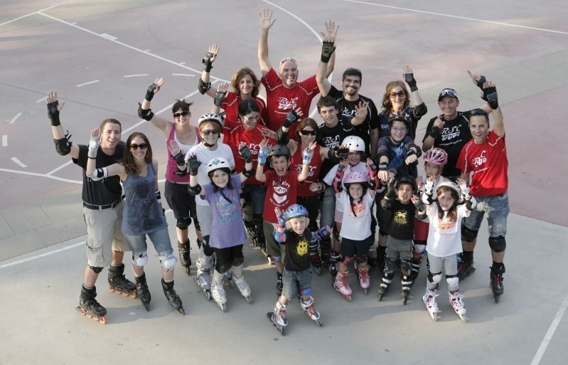 El grup de classes de formació, amb els monitors, al parc Ramon Barnils. FOTO: Artur Ribera