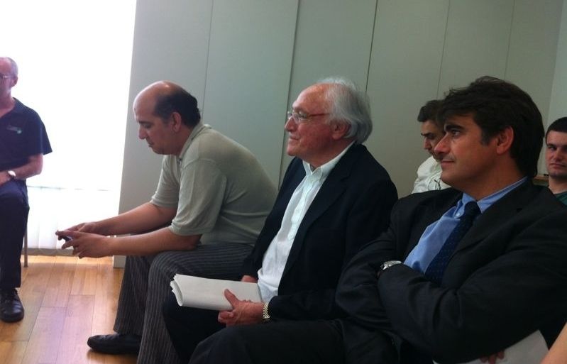 Jaume Clavell en el moment  de l'aprovació de la continuïtat del Sindic. FOTO: JR Armadàs