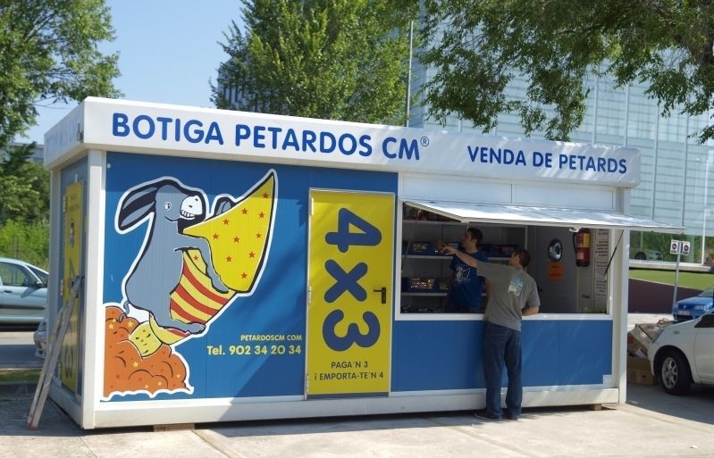 Per aquesta revetlla cinc botigues de petards estaran a la disposició dels santcugatencs. FOTO: Artur Ribera