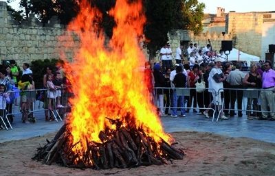 Es feien cuatre figueres a la plaça Barcelona i es feien rotllanes al seu voltant