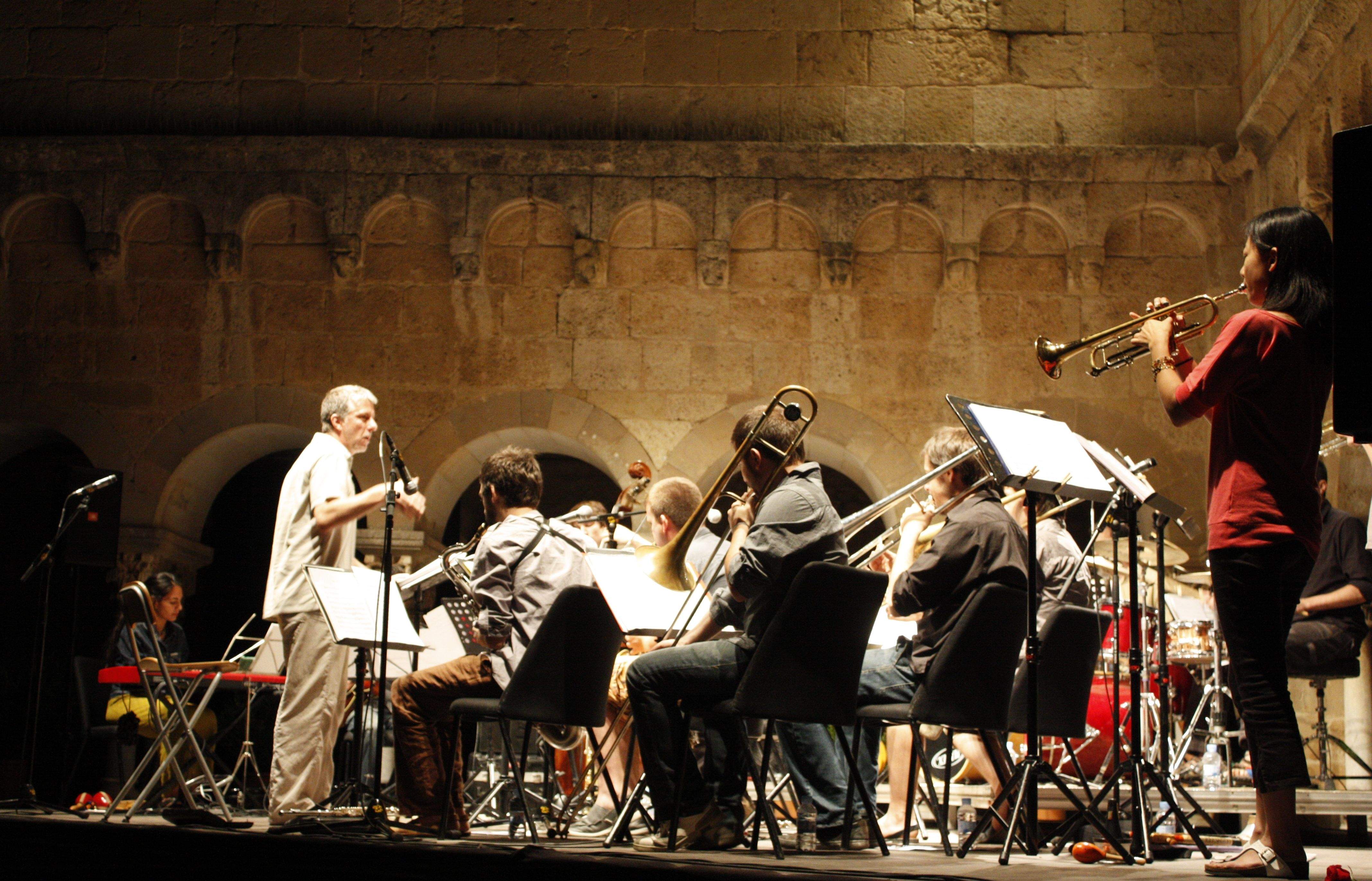 Les notes de Bill Evans van envair el claustre FOTO: JR Armadàs