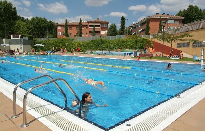Les piscines municipals del Parc Central obren durant les vacances escolars. FOTO: Arxiu