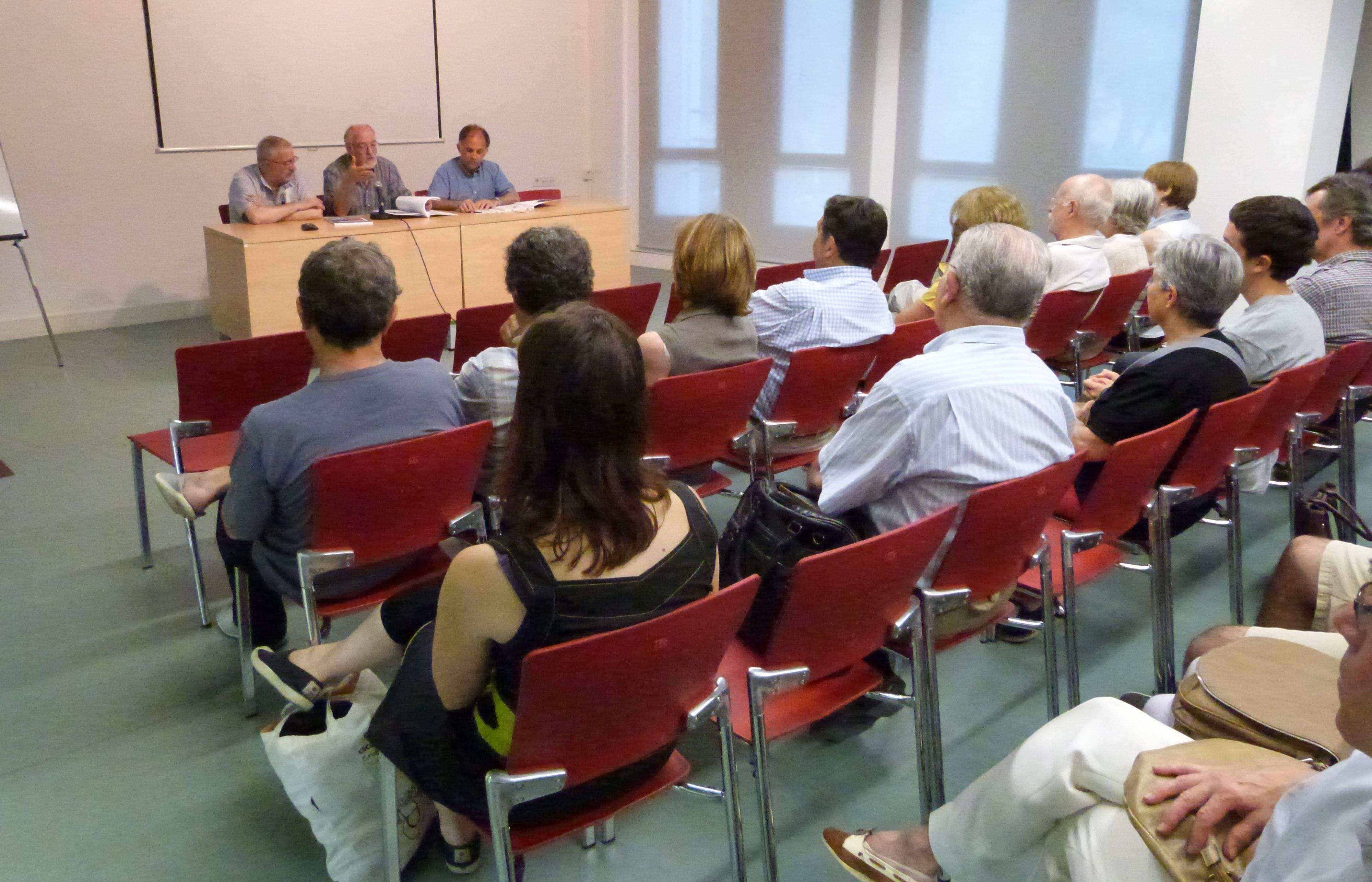 Jordi Casas, Domènec Miquel i Xavier Escura presentant el nou número del Gausac. FOTO: Bernat Bella