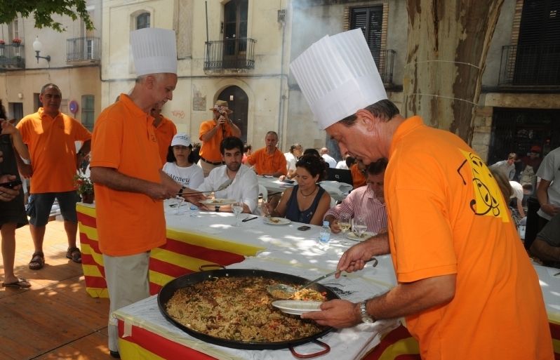 Un jurat format per 10 membres decideix l'arròs guanyador. FOTO: David Fernández.