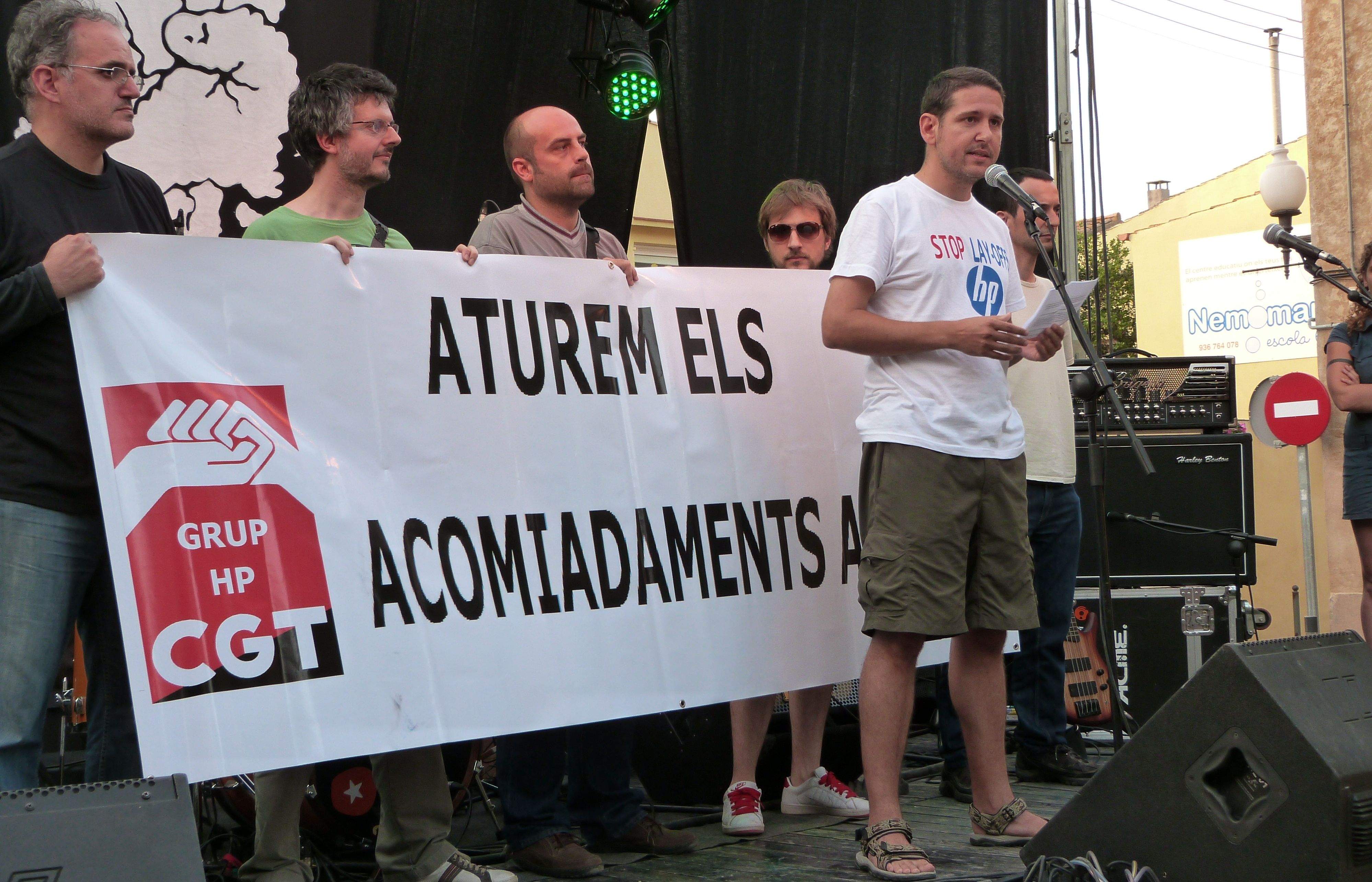 Dani Vecino ha llegit el manifest en nom dels treballadors de la CGT d'HP a Sant Cugat. FOTO: Bernat Bella