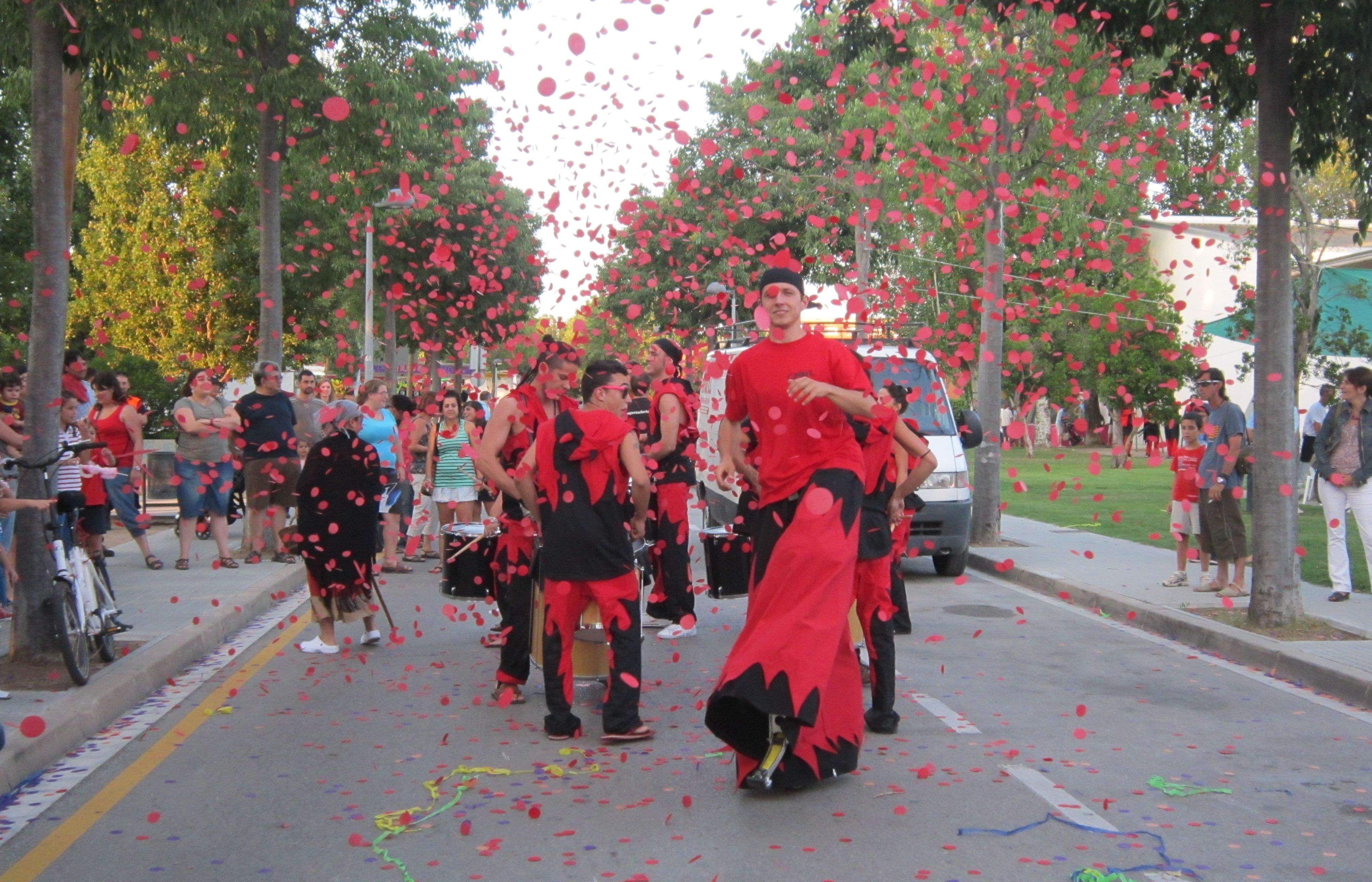 Els diables han amenitzat l'inici de la Festa Major de Mira-sol. FOTO: Edurne Garmendia