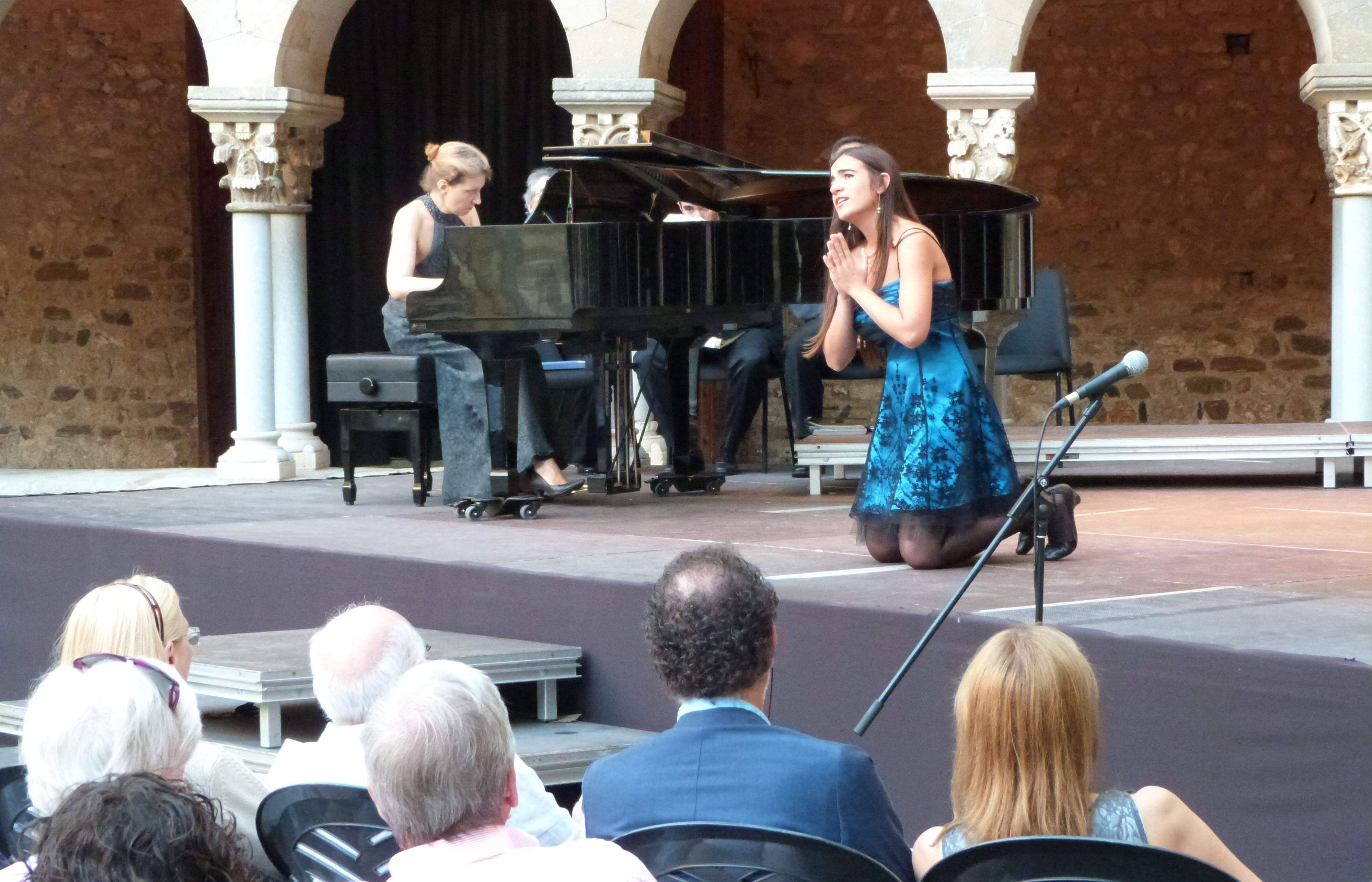 La soprano santcugatenca Anna Campmany, de 18 anys, ha captitat al púbic. FOTO: Bernat Bella
