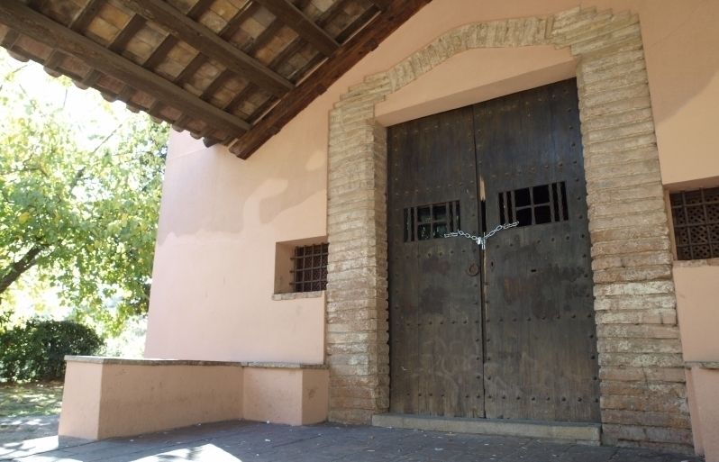 Entrada de l'Ermita de Sant Crist de Llaceres. FOTO: Cedida