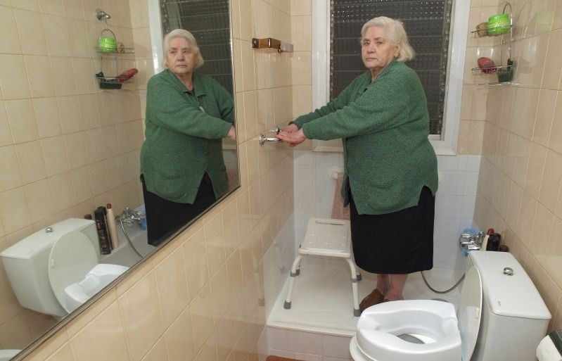 Moltes persones dependents han d'adaptar-se l'habitatge segons les necessitats de mobilitat. FOTO: Artur Ribera. 
