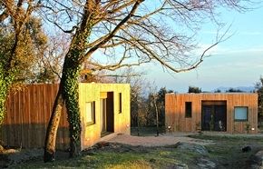 Papik Compact Houses se situa al carrer de Sort, 34 