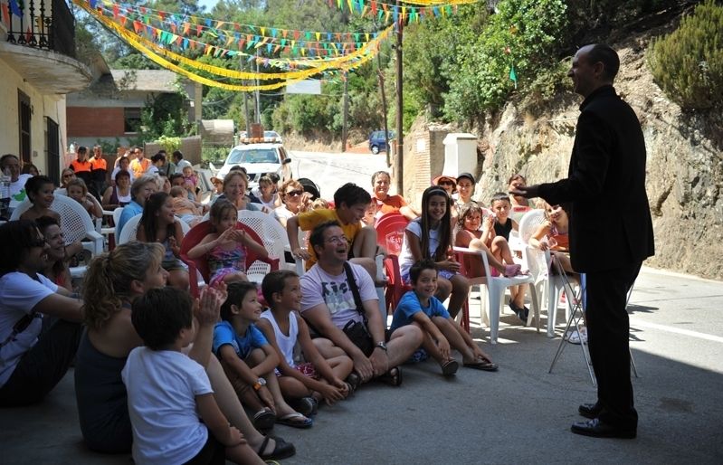 Tot el barri va sortir al carrer per gaudir de la Festa de 2013. FOTO: Amanda Bernal