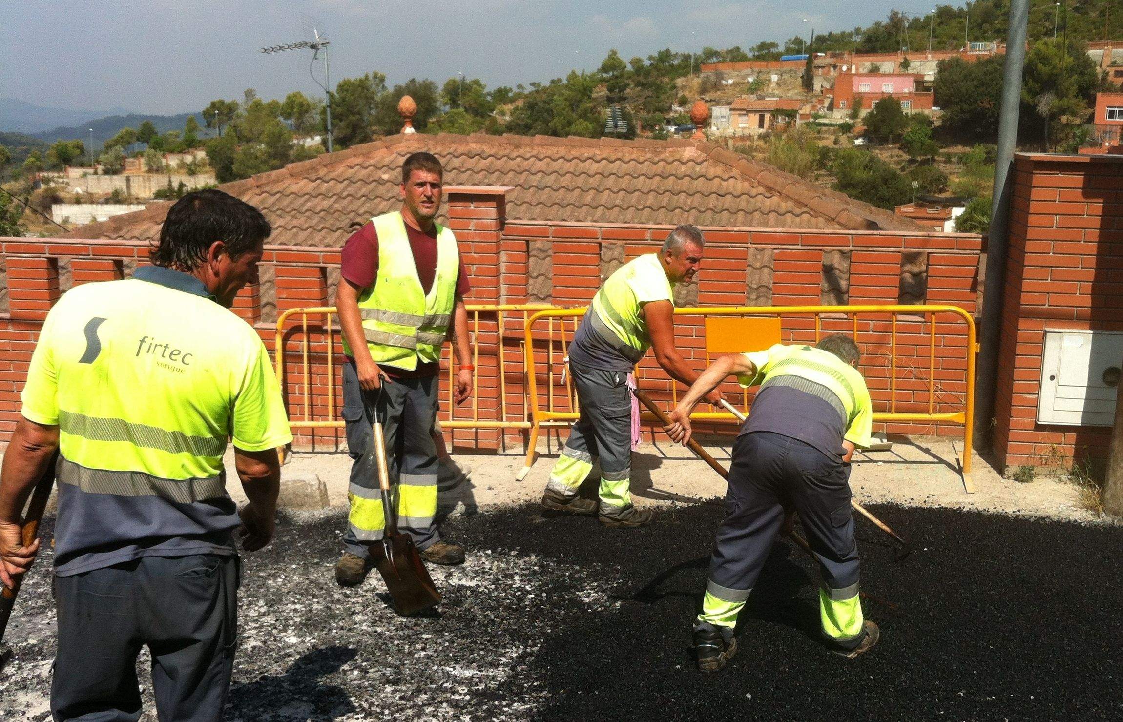 L'Ajuntament contractarà setze aturats de llarga durada FOTO: J. R. Armadàs