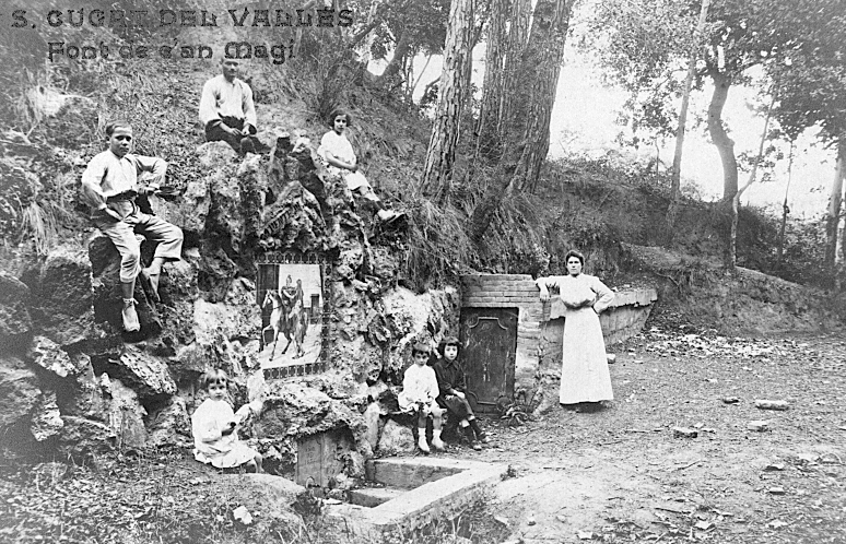 Ni platja ni piscina, per refrescar-se una bona opció era anar a les fonts de les afores del poble. FOTO: Arxiu