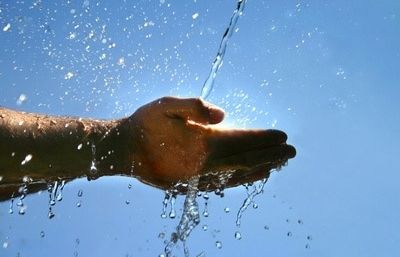 Hidratar-se és cabdal per fer front a les altes temperatures. FOTO: Cedida