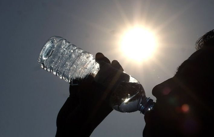 La hidratació, bàsica per prevenir els efectes de l'onada de calor FOTO: Cedida