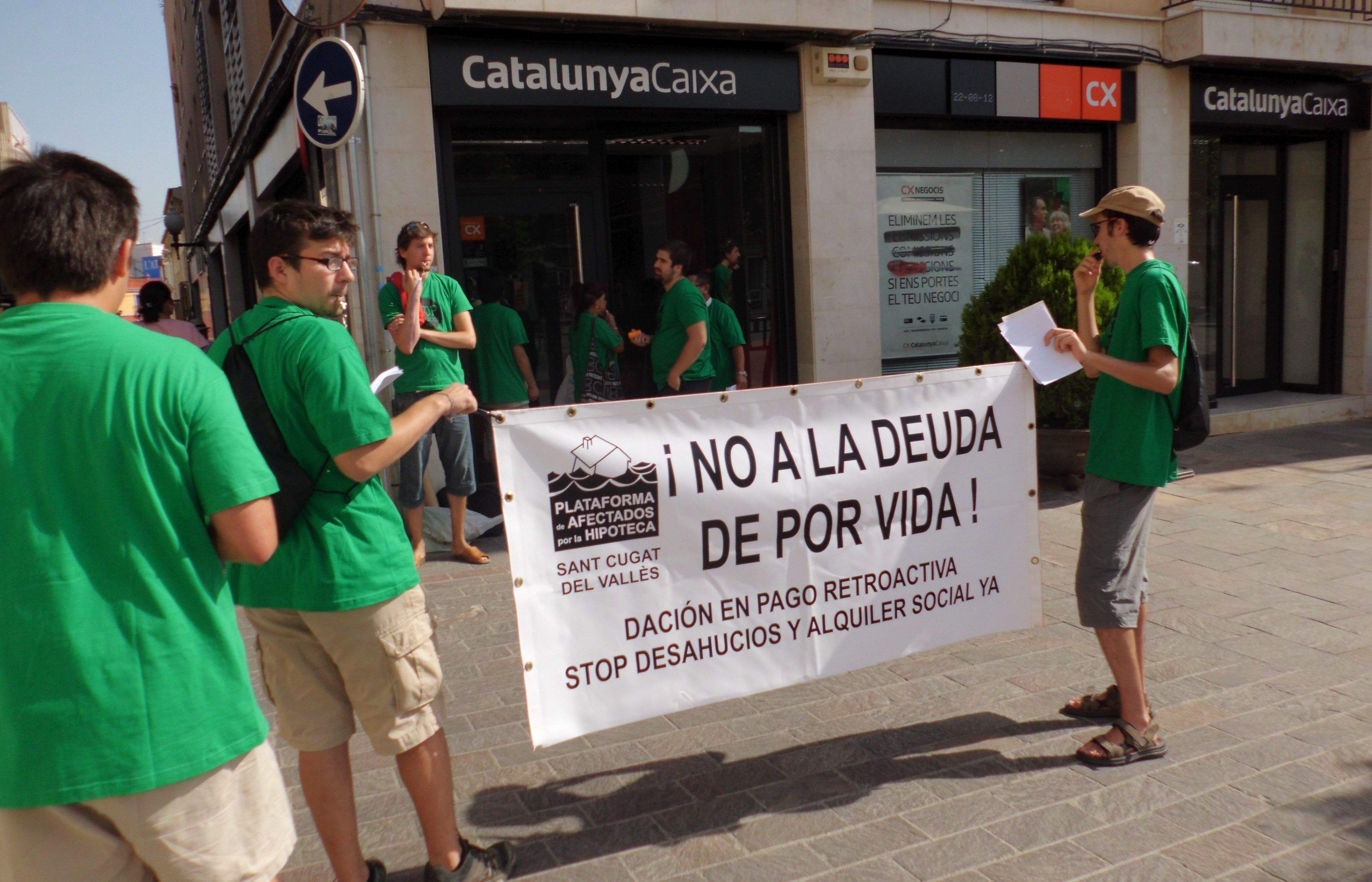 La concentració a la plaça de Sant Pere. FOTO: Àgata Guinó