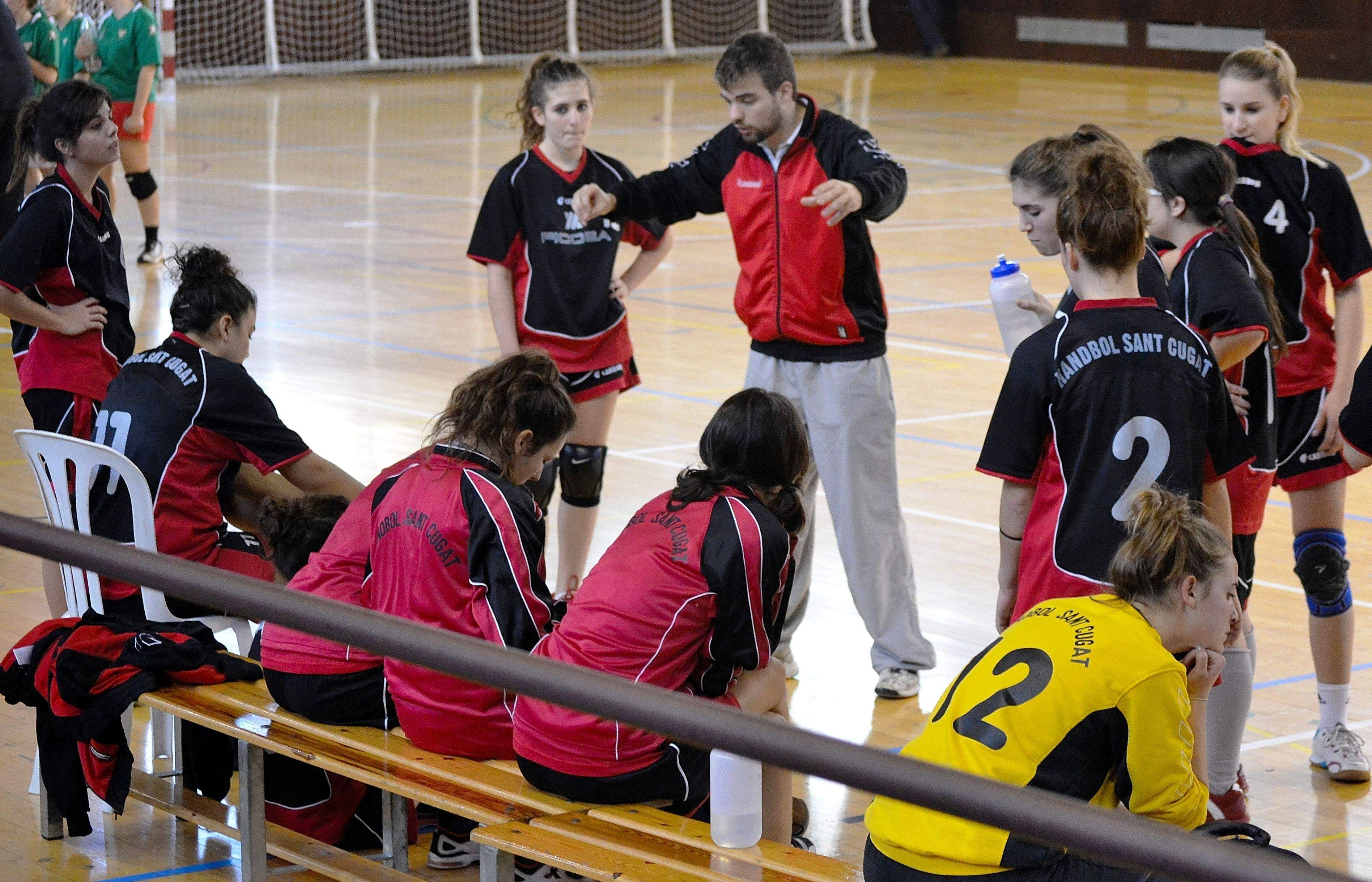 Pol Giménez dirigint l'equip sènior. FOTO: Cedida