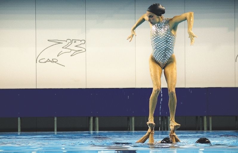 L'equip de natació sincronitzada entrenat al nou mòdul. FOTO: Artur Ribera