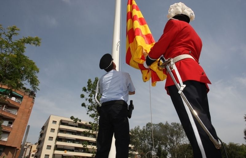 La hissada de bandera serà a les 12:00 hores davant a l'Ajuntament FOTO: Lluís Llebot