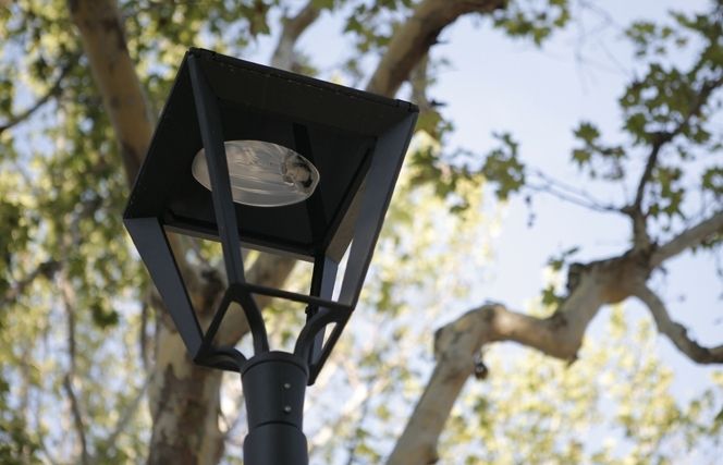 Amb aquests canvis l'objectiu és passar de pagar els 1,3 milions actuals en consum elèctric a 900.000 euros. FOTO: Artur Ribera