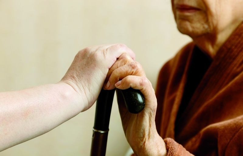 El Govern central va aprovar el decret de Dependència que rebaixa els ajuts econòmics que rebien els cuidadors familiars