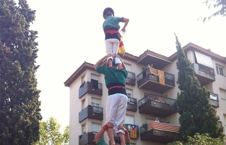 El pilar dels Gausacs a la plaça de Rafael Casanova FOTO: JR Armadàs