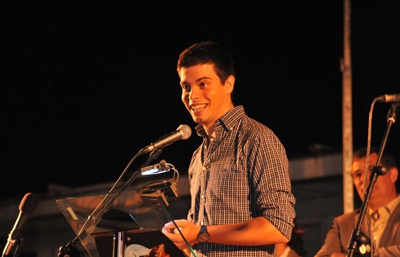 El pregoner en el moment del discurs. FOTO: Amanda Bernal