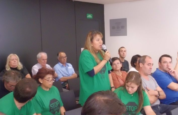 Membre de la PAHSTC al ple de l'Ajuntament. FOTO: Edurne Garmendia