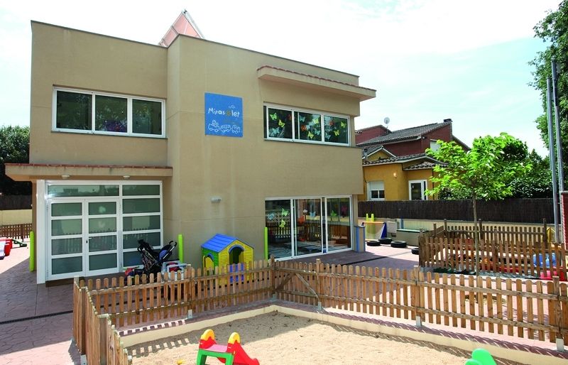 Mirasolet està al carrer Gomera i Apenins, a Mira-sol