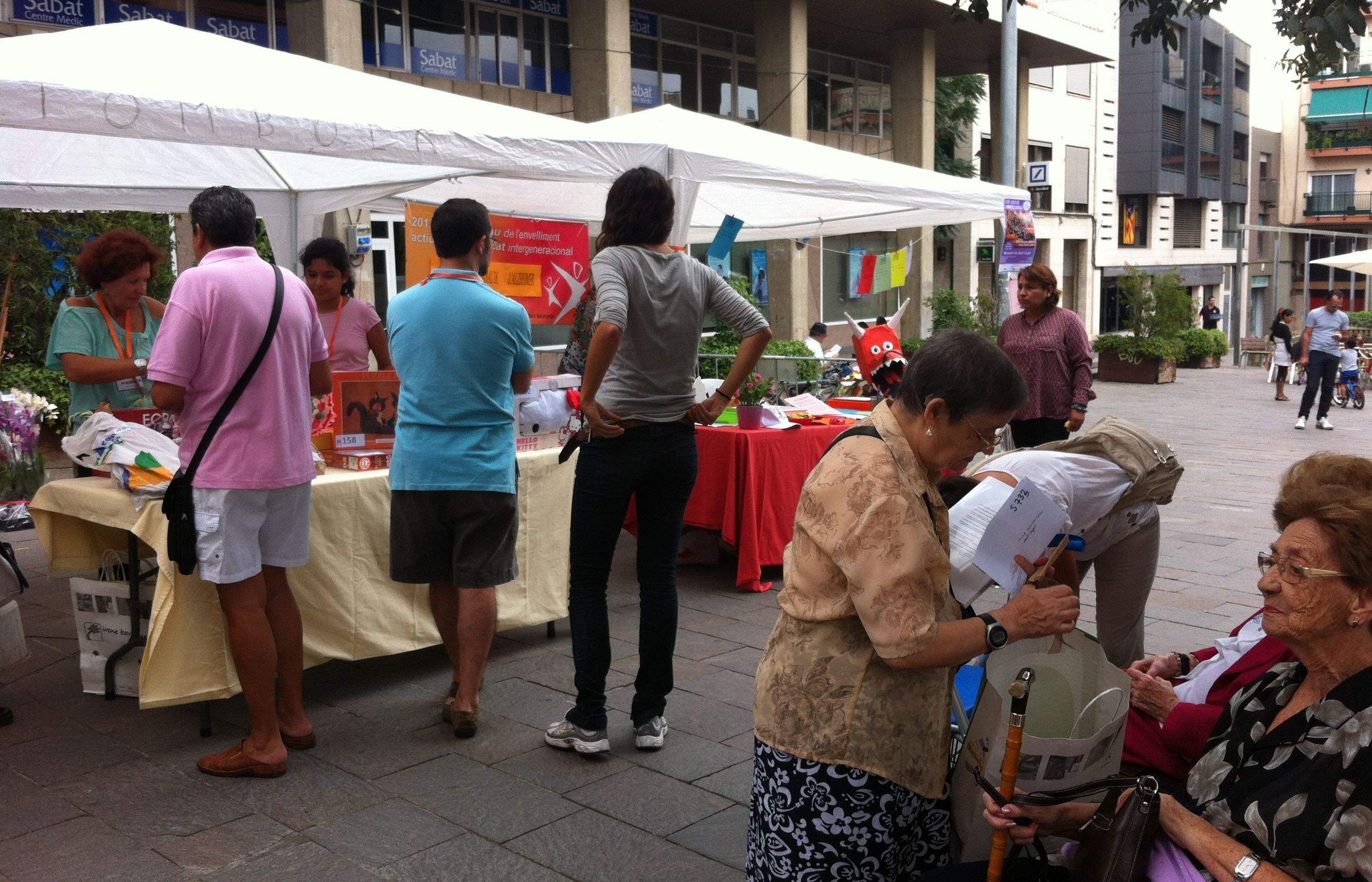 La Tómbola d'AFA se celebra en motiu del Dia Internacional de l'Alzheimer. FOTO: Anna Mira