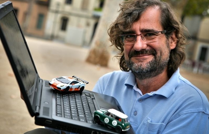 Albert Boet ha fet néixer un diari electrònic sobre el món dels mítics Scalextric, o slot cars . FOTO: Artur Ribera 