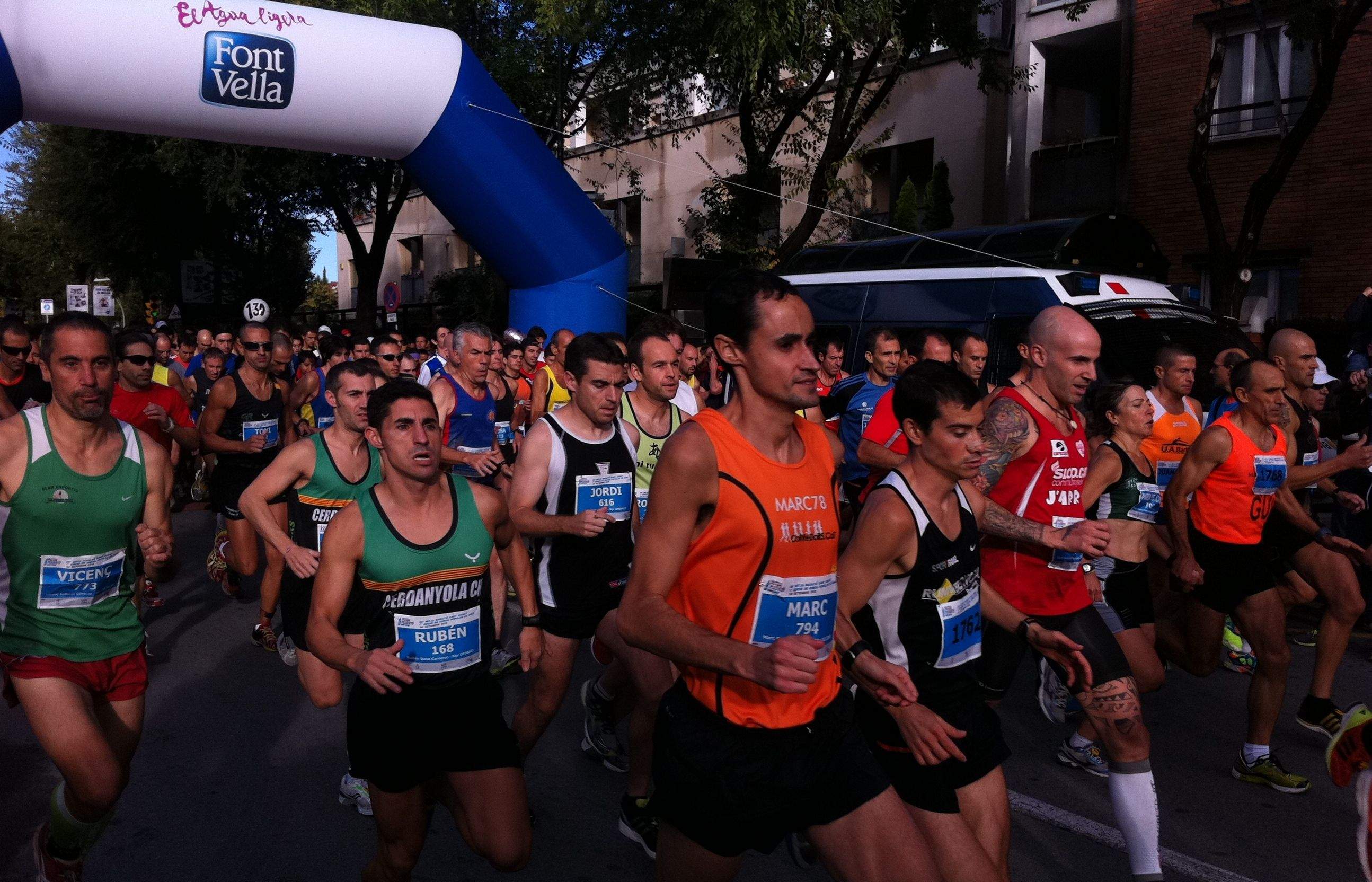 Sortida de la 29a Mitja Marató de Sant Cugat. FOTO: Àlex López Puig