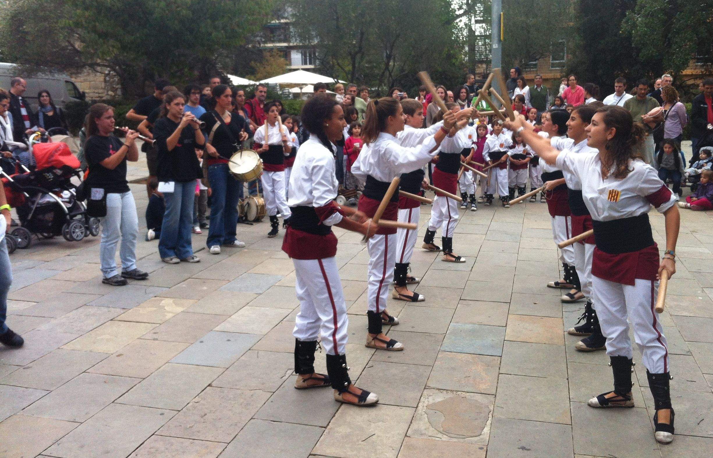 Els bastoners, una de les moltes entitats que han participat del Patrimoni Viu FOTO:  JR Armadàs