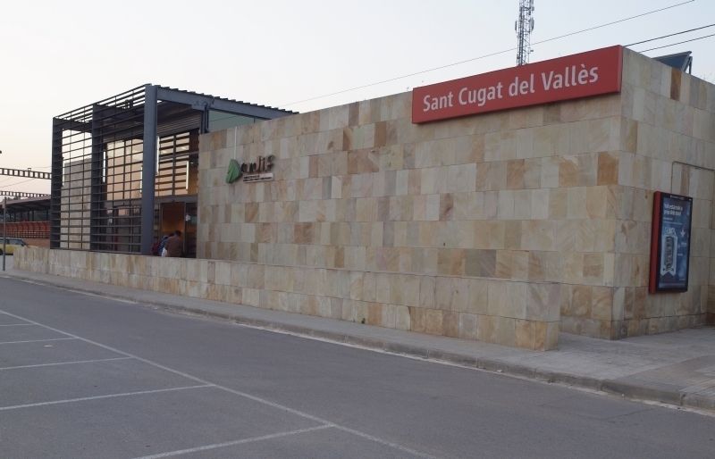 Exterior de lestació de Coll Favà. FOTO: Artur Ribera