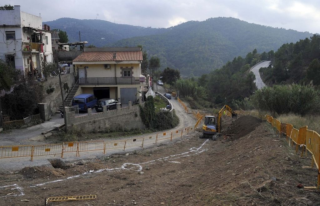 Les obres ja han començat al carrer de la Font. FOTO: Localpres