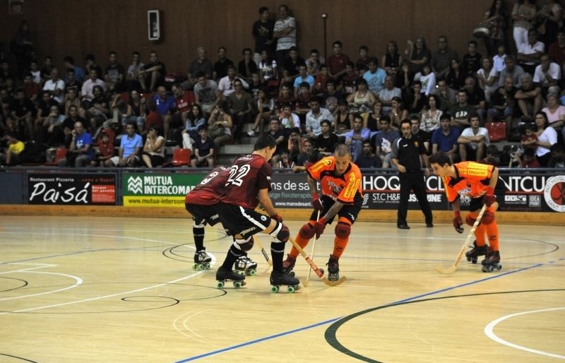 El Patí Hoquei Club Sant Cugat va jugar la Copa Montestir contra el Reus Deportiu. FOTO: Amanda Bernal