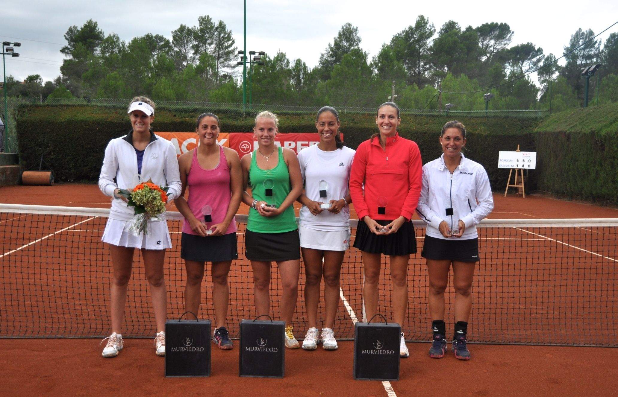 Les campiones i subcampiones del torneig. FOTO: Pere Fernández