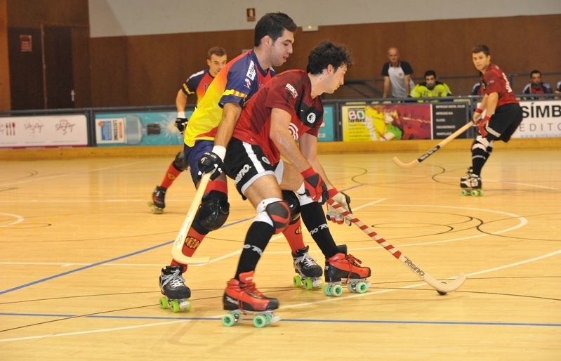 Roger Riba i Brandon Carrara, dos dels nous jugadors del PHC Sant Cugat, en el partit davant el CP Manlleu. FOTO: Amanda Bernal 
