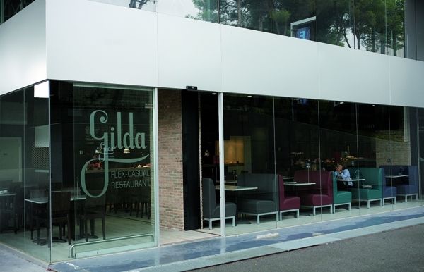 Parking gratuït per als clients a Gilda