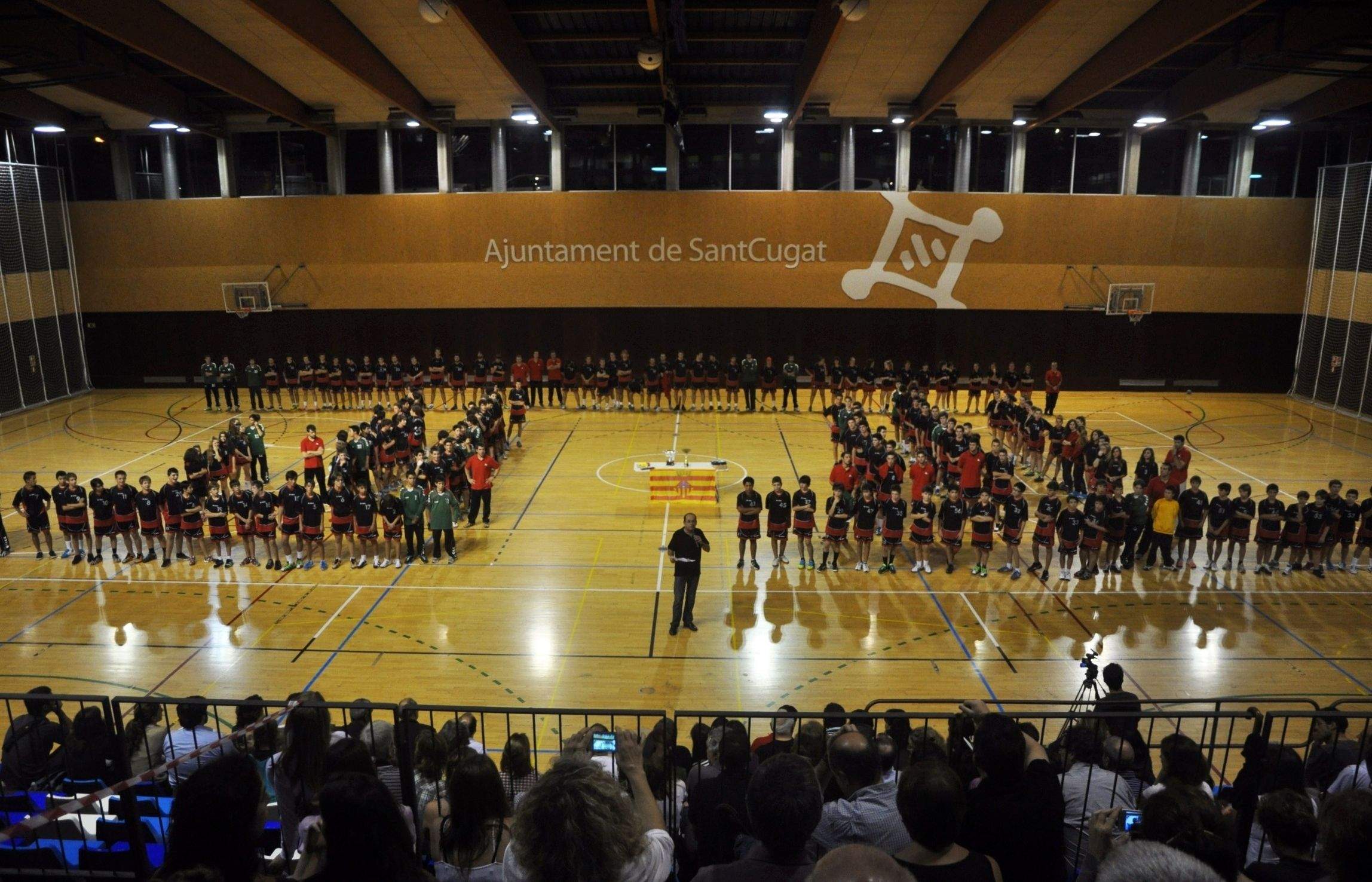 Els 14 equips, a la pista. FOTO: Pere Fernández