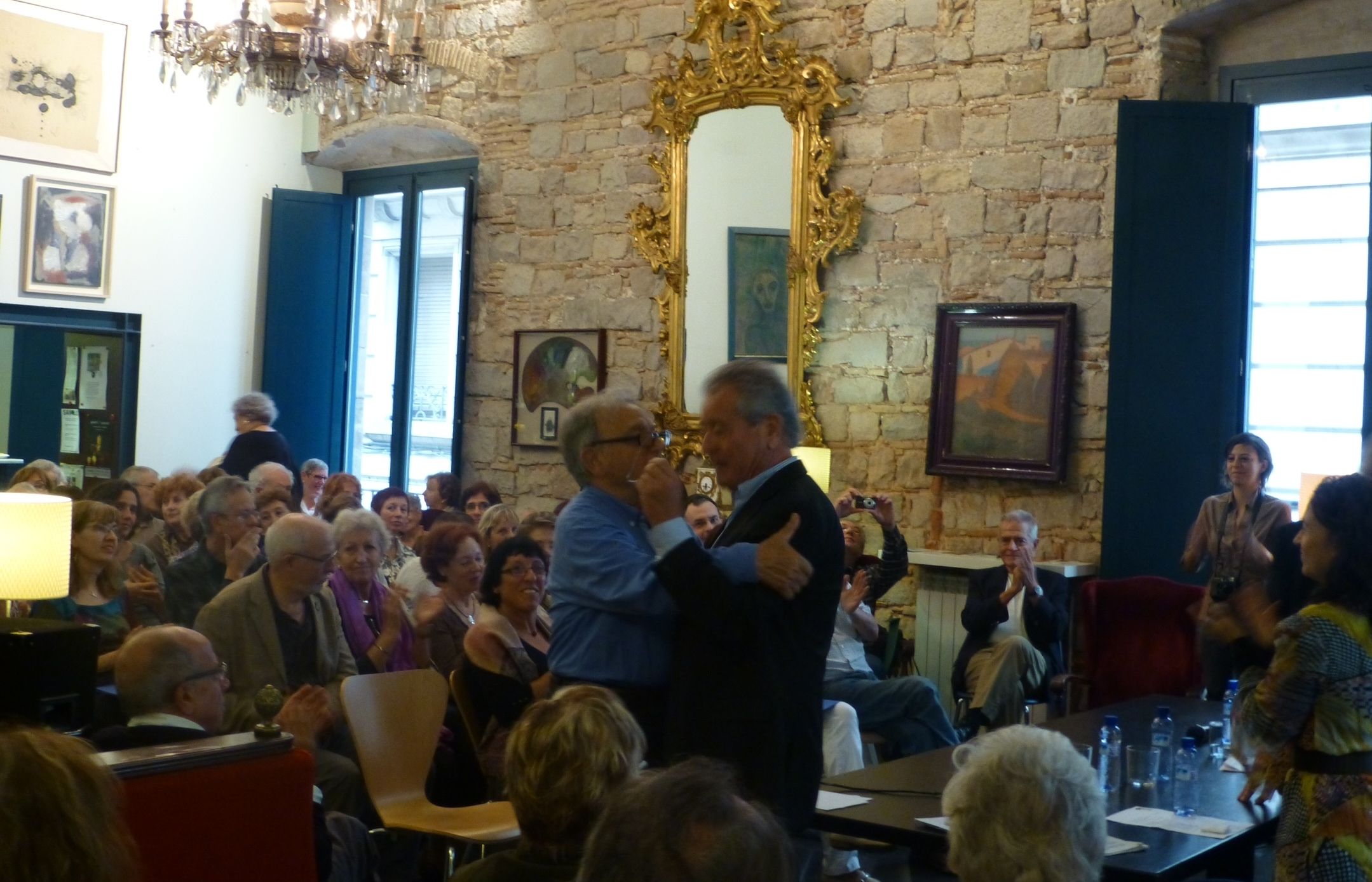 Imatge de l'entrega de la medalla d'or a Josep Pla-Narbona. FOTO: Cedida