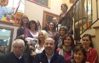 Els artistes amb el poeta d'honor. FOTO: Àgata Guinó