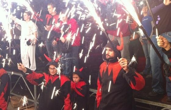 Una cremada freda del bengales ha simbolitzat l'enuig dels Diables de Sant Cugat FOTO: JR Armadàs