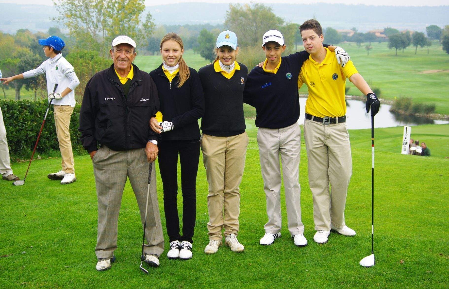 Juan Miguel Hurtado (entrenador de l'equip), Natalia Roca, Maria Piñeiro, Jordi Torrecilla i Manel Beltran. FOTO: Cedida