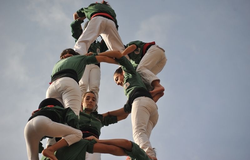 L'enxaneta, moments abans de coronar el castell. FOTO: M. Sagalés