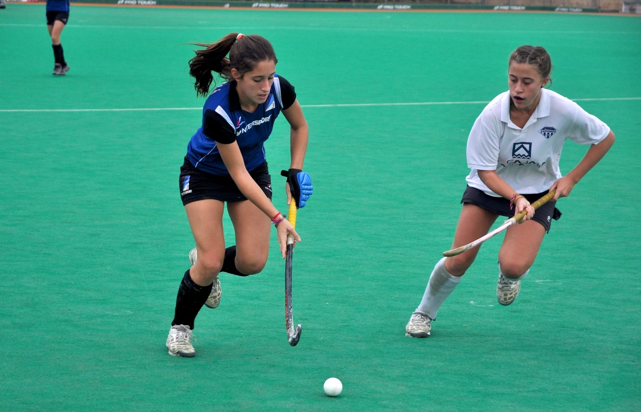 Cesca Català, una de les jugadores més joves de l'equip, és una de les fixes de l'onze de Joan Vidal. FOTO: Pere Fernández