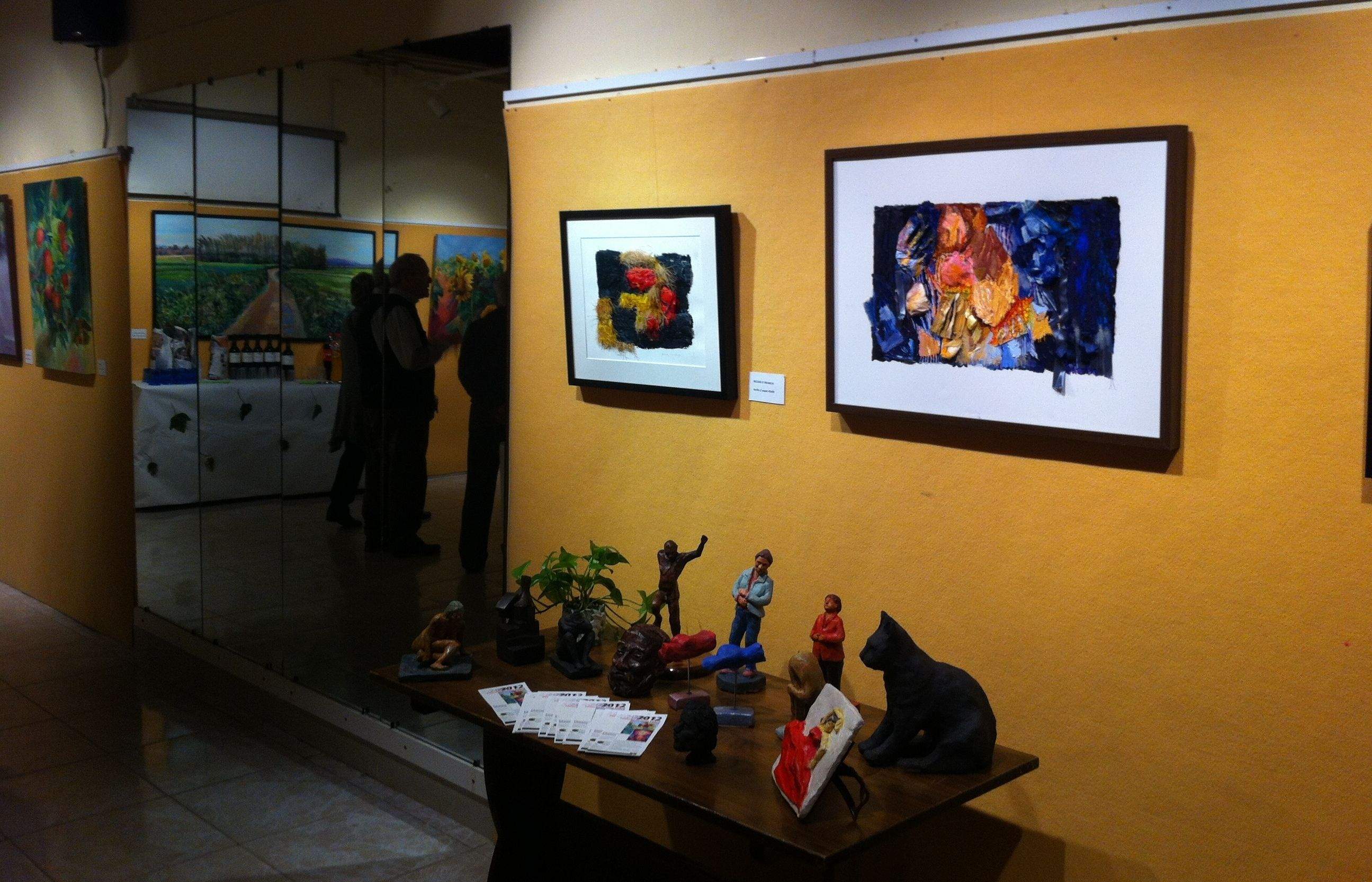 Una part de le sobres exposades a l'Ateneu de Joan Cabré. FOTO: C.Caballé