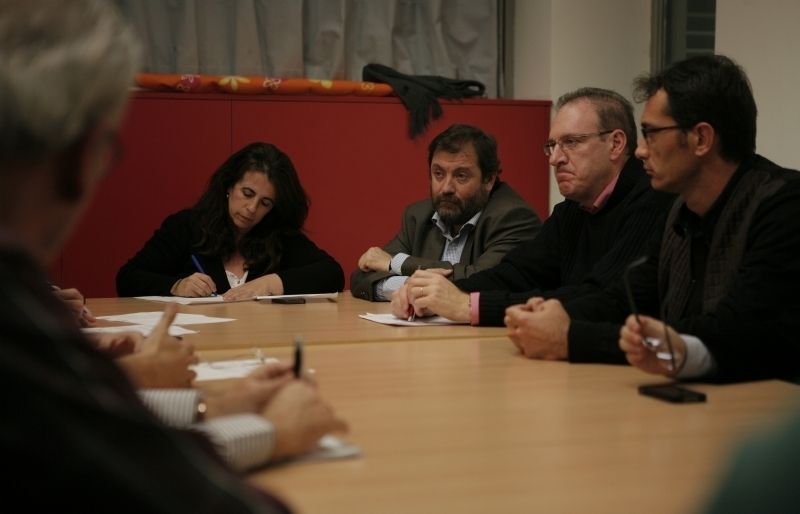 Joan Salabert, al costat de Lourdes Llorente, en l'assemblea de dilluns. FOTO: Artur Ribera