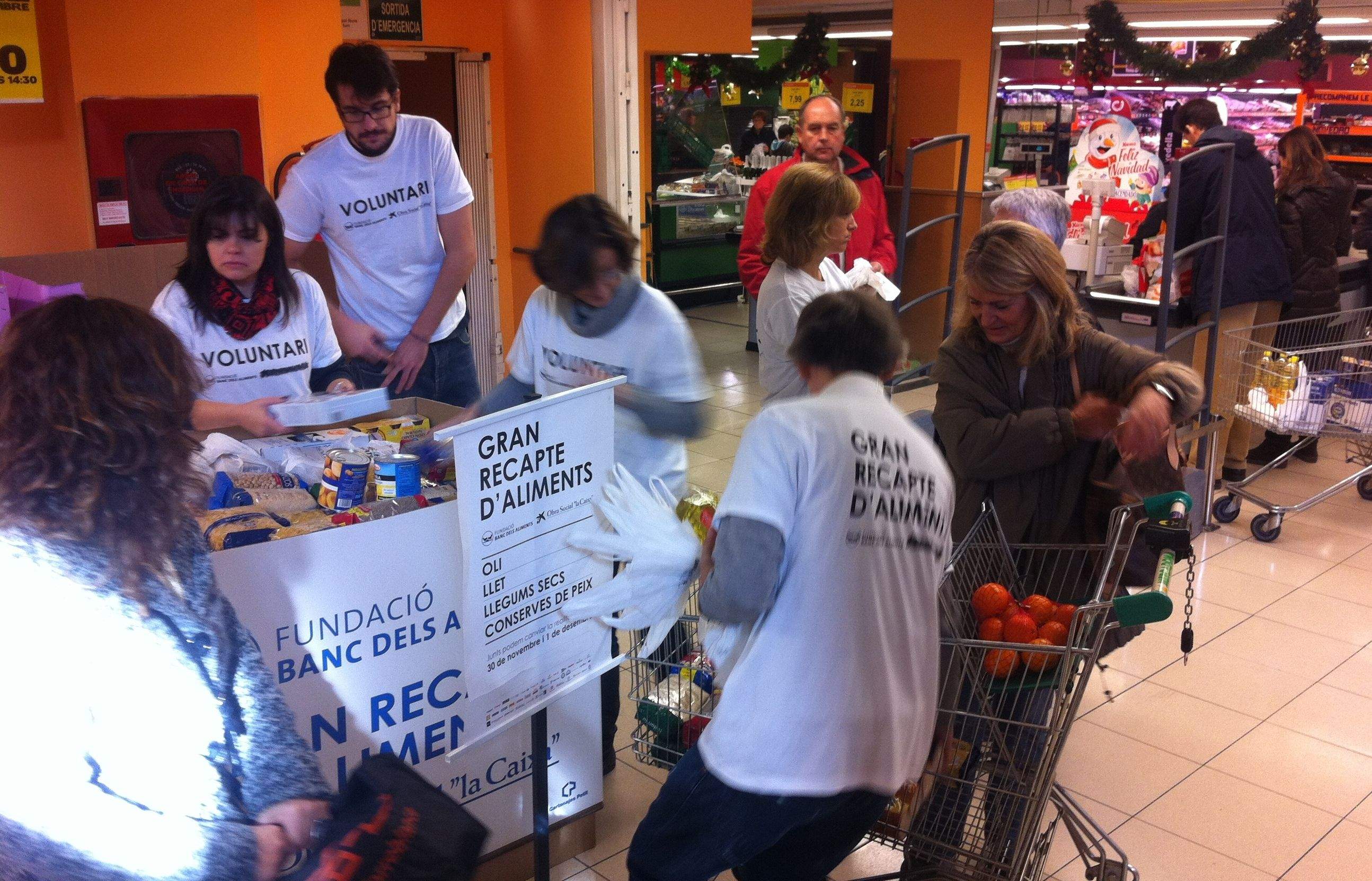 Imatge del punt de recollida del Banc dels Aliments al Mercadona de la rambla del Celler. FOTO: Anna Mira